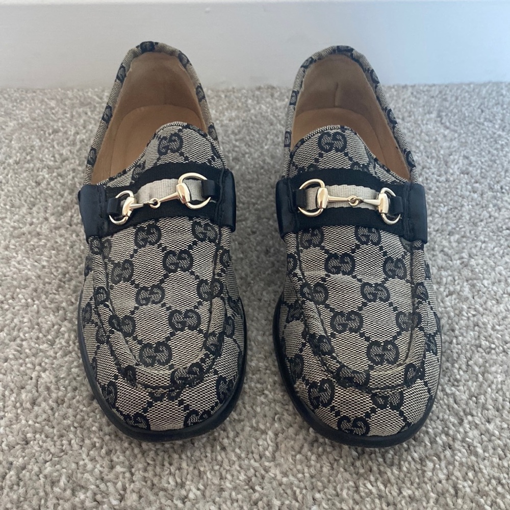Gucci loafers size 7.5. Good condition!